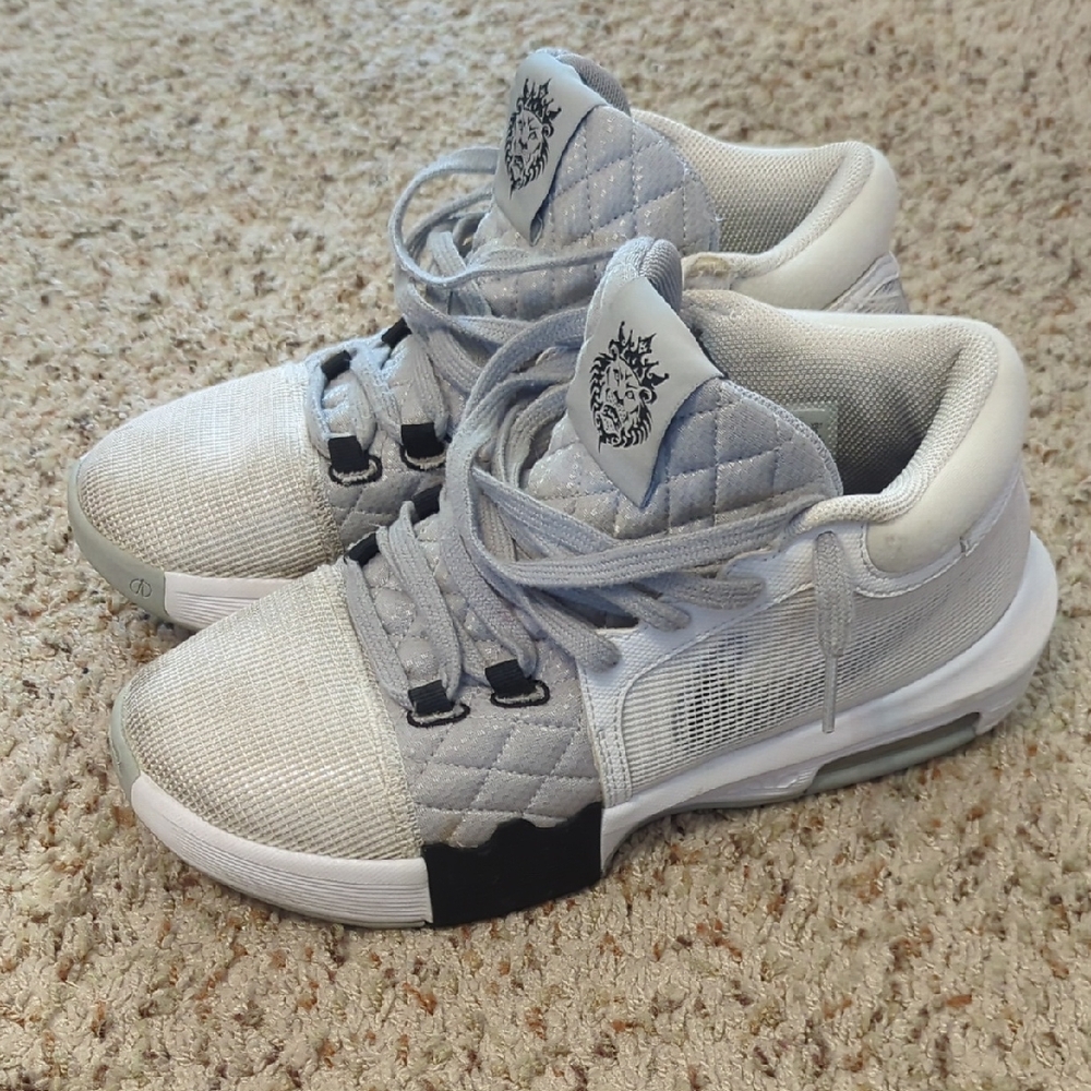 Men's Nike LBJ Witness White/Gray Basketball Shoes, Size 8.5